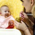 Ile razy dziennie karmić noworodka i dlaczego to ważne?