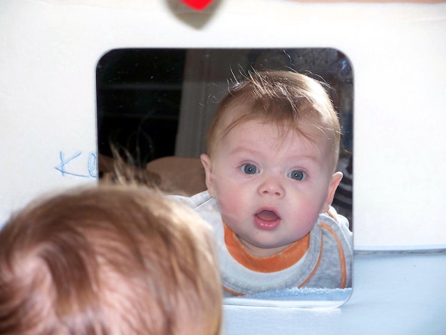 Jak ułożyć niemowlę do odbicia, by maluch czuł się komfortowo?