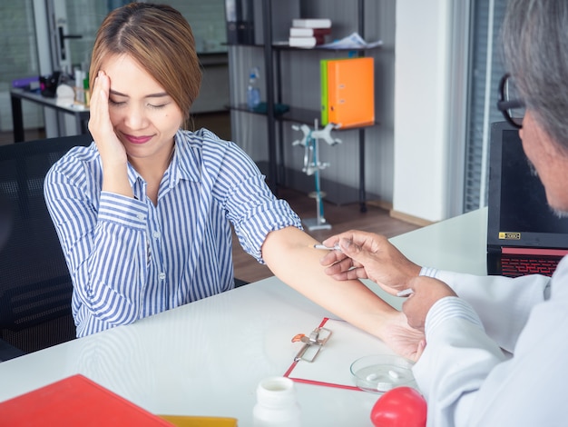 Jak wygląda badanie u alergologa i czego można się spodziewać podczas wizyty?